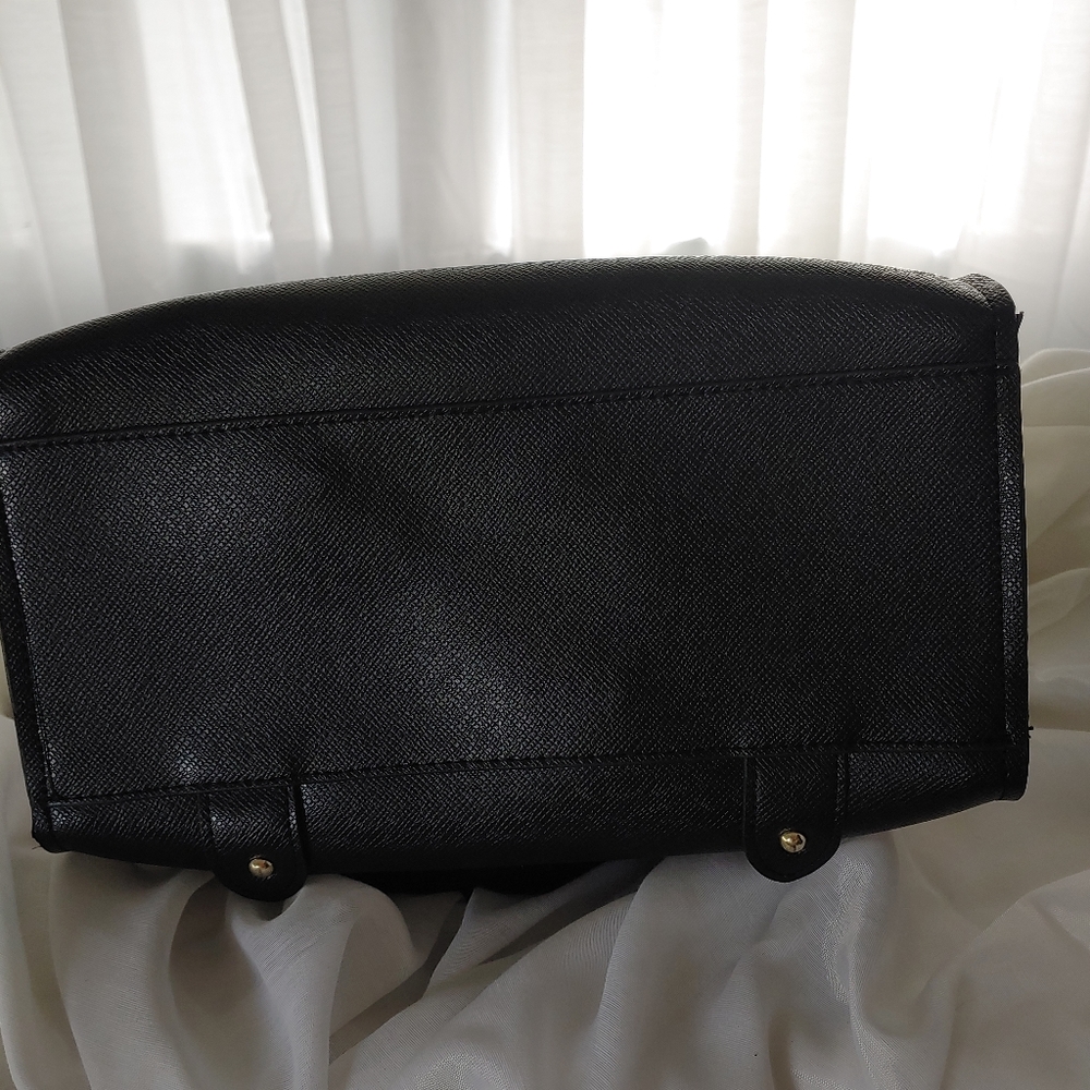 ๐๐ SEND OFFERS ! ๐๐LONDON FOG PURSE. - Picture 5 of 10